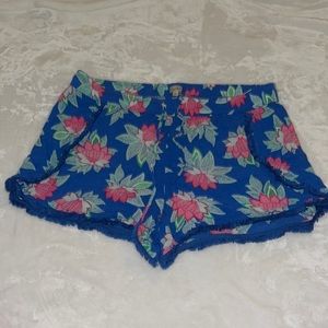 Super cute tropical wavy short